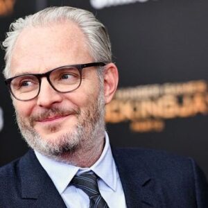 Hera Hilmar Instagram - English below: Sir Peter Jackson (Hringadróttinssaga, Hobbitinn), James Cameron (Titanic, Avatar), Jane Campion (The Piano, Bright Star), Philippa Boyens (Hringadróttinssaga, Hobbitinn) og Francis Lawrence (Hungurleikarnir) hafa skrifað undir bréf ásamt öðrum í alþjóðlega
kvikmyndabransanum td. Alfre Woodard (See), Jason Momoa (Aquaman), Hilary Swank (Million Dollar Baby), Asa Butterfield (Sex Education) and Sylvia Hoeks (Blade Runner), til stuðnings meirihluta
íslensku þjóðarinnar, þar sem þau segjast ekki munu koma með kvikmyndaverkefni til Íslands nema viò
hættum hvalveiðum fyrir fullt og allt, eins og meirihluti þjóðarinnar vill.

Við biðjum ráðherra um að taka alvarlega þessar staðhæfingar og taka í gildi hvað þetta hefur nú þegar gert fyrir orðspor okkar Íslendinga, sem og mun gera fyrir efnahag okkar.

•
Sir Peter Jackson (Lord of the Rings, The Hobbit), James Cameron (Titanic, Avatar), Jane Campion (The Piano, Bright Star), Philippa Boyens (The Lord of the Rings, Hobbit) and Francis Lawrence (The Hunger Games) have signed a letter, among other
international film makers and actors like Alfre Woodard (See), Jason Momoa (Aquaman), Hilary Swank (Million Dollar Baby), Asa Butterfield (Sex Education) and Sylvia Hoeks (Blade Runner), stating they will not be
bringing work to Iceland unless the Icelandic parliament
listens to the majorityof the Icelandic nationand ends whaling for good. 

Please concider the importance of these statements, and the impact this already has had on our reputation and to our economy :

@svandissvavarsdottir @liljaalfreds @aslaugarna @gudrunhafsteins1 @thordiskolbrun @katrinjakobsd @sigurduringijohannsson @mummigudbrands @gudlaugurthor @bjarnibenediktsson @willumthor