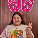Herly RG Instagram - Nuevo episodio de “CEREBROS - El Podcast” con nuestra primer mujer invitada @herlanlly_rg ya disponible! Herlanlly Rodríguez o como mejor la conoce el mundo del internet; Herly RG, nos cuenta en este episodio cómo fue que desde niña tuvo un gran acercamiento a la música y los escenarios. Además, nos platica sobre las lecciones que ha aprendido a lo largo de su vida y cómo es que, con una carrera como influencer consolidada, ha podido cumplir sus grandes sueños, entre ellos, su sueño de ser cantante y poder un día, llenar un Teatro Metropolitan coreando sus composiciones. #herlyrg #cerebroselpodcast #cadacancióncuenta