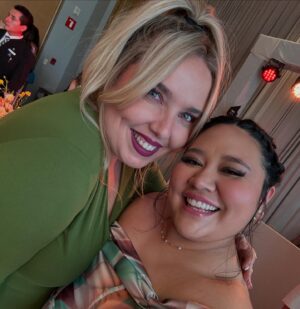 Herly RG Instagram - Tuvimos brunch de amigaaaaaaaas con una amiguita que no veía hace unos añitos, JLO hermana que gusto volver a coincidir de nuevo, que padre que Martita también nos enseñó los grandes trucos para ser una gran anfitriona y que gusto que también nos acompañaran Fernanda, Marion y más amiguitas que se dice son pura mujer chingona, gran brunch, gracias @netflixlat por reunirnos ya armamos la tanda y la próxima reunión para ver ATLAS ❤️‍🩹😛