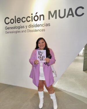 Herly RG Instagram - Gracias a @yuririasierra por hacerme parte de este hecho histórico e inmortalizarlo en este libro en el que más de 100 mujeres le escriben a la próxima presidenta de nuestro país, me siento honrada de que me hayas elegido para ser la única creadora de contenido digital, gracias gracias gracias.💜