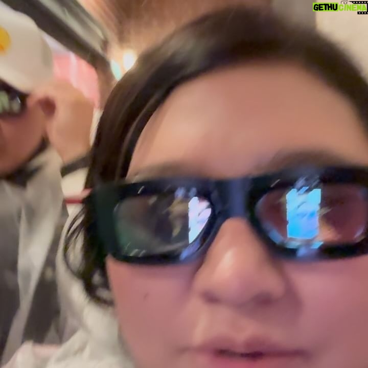 Herly RG - 18.7K Likes - Eres mi refugio más grande y la mejor mamá que la vida me pudo dar, amooo mucho ¡FELIZ DÍA MADRE! Ojalá sigamos formando más historias juntas, te mereces el mundo entero 🌍♥️