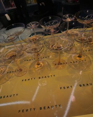 Herly RG Instagram - Una noche con demasiado brillo, eternamente agradecida con @fentybeauty por traerme a vivir esta experiencia que fue INCREÍBLE, la base está espectacular y se me veía una piel de altísimo impacto se disfruto mucho ayer @sephoramx #fentybeautymx #softlitglow