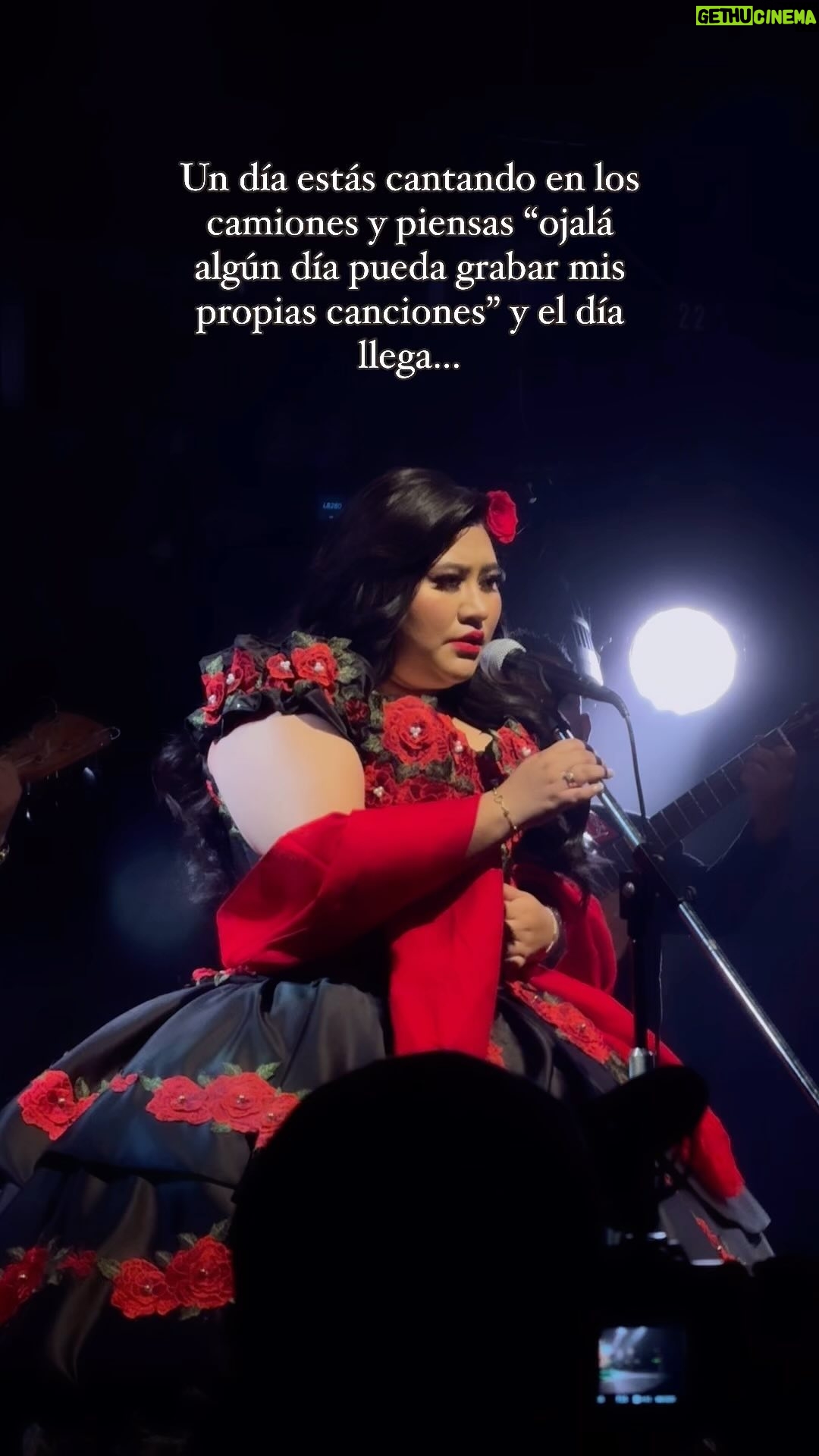 Herly RG - 37.4K Likes - Que nunca te de pena el lugar de donde vienes, para que el día que estés haciendo cosas grandes te sientas muy orgulloso u orgullosa de cuanto te costó llegar a tu meta 🫵🏼♥️
🇲🇽¡ESTRENO DEL VIDEO MUSICAL A LAS 4:00 PM HORA MÉXICO! 🇲🇽