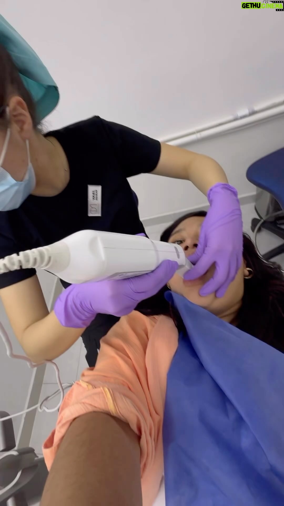 Herly RG Instagram - ¡ESTOY EN LA RECTA FINAL! y como he sido una muy buena paciente jiji mi doctora les quiere dar el 20% de descuento o 6 meses sin intereses con tarjeta de crédito en su blanqueamiento, solo díganle que yo los mandé 🫵🏼♥️