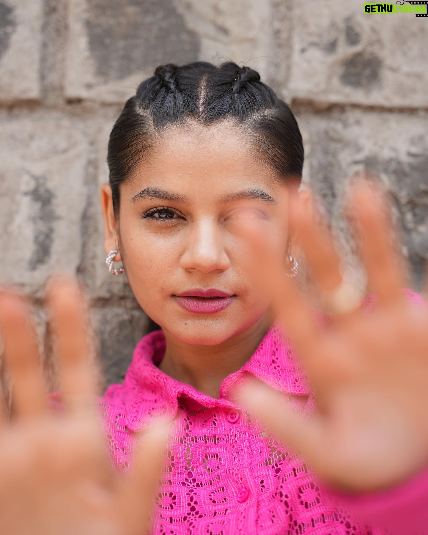 Hetal Gada - 9.4K Likes - Bole toh….. PROMOTIONS 💗
Makeup : @jackymakeup87
Hair : @saiba6780
Styled by : @komaltindwani
📸 : @fahhu_
#YehMeriFamilyOnAmazonMiniTv
