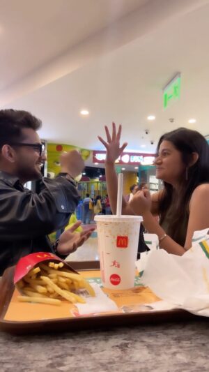 Hetal Gada Instagram - Bhaag Bhavesh Bhaag 🏃😂

#Trend #Challange #HetalGada