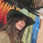 Hiba Tawaji Instagram - L.A dump 1/2 1️⃣ shopping but didn’t buy the hat 🛍️ 2️⃣ my ❤️ 3️⃣ with grammy winning & oscar nominated singer & songwriter Siedah Garrett (cowriter of Michael Jackson’s Man in the Mirror) 🎼 4️⃣ sushi for the 100th time 🍣 5️⃣ the guide 📖 6️⃣ the nominees reception 🎖️ 7️⃣ Tay - Z 🔥 8️⃣ with the amazing Austin Brown & his adorable mom Rebbie Jackson (who happens to be Michael Jackson’s sister 😭😭😭) 9️⃣ Pre-Grammy Jam 🎉