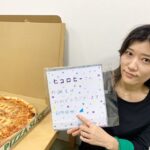 Hiccorohee Instagram - 誕生日の時、日向坂の女たちが みんなで小言を書いてくれていた色紙を京子から受け取りました ありがとう若い女たち〜