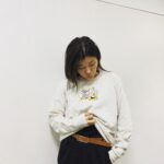 Hiccorohee Instagram - おしらせ 11月12日 草月ホール3公演 グッズこちらの仕上がりです 全てユニセックス、男も女もいける 着てるのがわしでごめんやねんけど サイズ感のお知らせをします 165cmでTシャツL、スエットLを着ています Tシャツはサイズ感抜群 スエットはややタイトなのでLで私はジャスト、ゆったり着たかったらXLがおすすめです 男の人たちはワンサイズ上を狙うのがよさげです よろしく哀愁