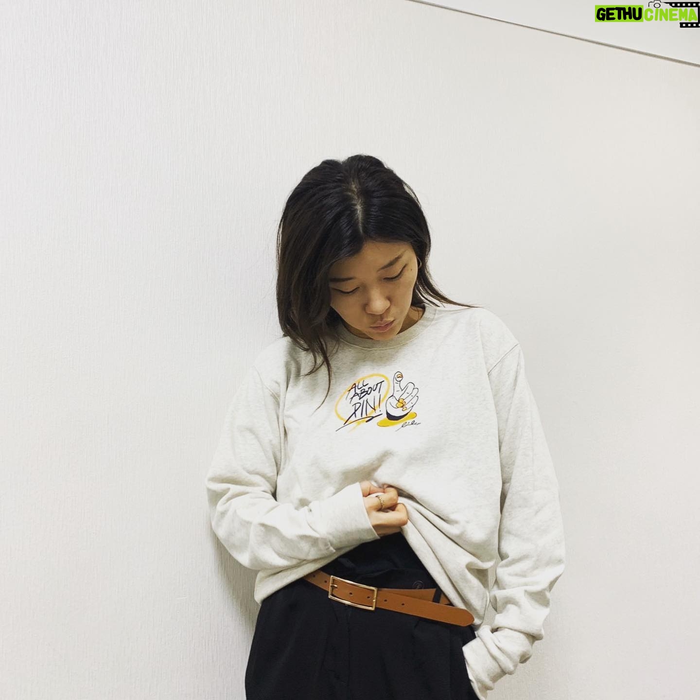 Hiccorohee Instagram - おしらせ 11月12日 草月ホール3公演 グッズこちらの仕上がりです 全てユニセックス、男も女もいける 着てるのがわしでごめんやねんけど サイズ感のお知らせをします 165cmでTシャツL、スエットLを着ています Tシャツはサイズ感抜群 スエットはややタイトなのでLで私はジャスト、ゆったり着たかったらXLがおすすめです 男の人たちはワンサイズ上を狙うのがよさげです よろしく哀愁