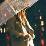 Hiccorohee Instagram - 以前otona MUSEさんでカラースーツの特集してもろた時の写真 芸人はじめたての頃は女芸人らしく明るい色の衣装を着ろとかスカートにしろと事務所に散々言われてたなあと思い出しました なんで私がやってることやのに私が好きじゃないべべを着なあかんのかほんまにわからんかったし 怒られるたび口答えしてはしばかれ、でもほんまになんの関係があるねんなと思っていたので好き勝手していました そのうち事務所ももう私のことは諦めて私は治外法権と呼ばれるようになります あの時期から10年くらい経って、今は多くの女性が真似してくれてるときいて驚くしうれしいし、多くの男性がスタイリングを褒めてくれ驚くし、特集までしてもろてありがたかったです 今でも女芸人の後輩たちから衣装について相談されることもあるが、私はおしゃれでもなんでもないので気の利いたアドバイスはしてやれんけど、 芸風とか着るもんとか結局選べるものって自分からしか出てこないから、自分からしか出てこない感性を大事にしたいねと言うてます あの頃は好き勝手やるなら普通の人の倍努力して結果だして黙らせるしかないと思ってやっていたなと思い出してなんか懐かしくなった インスタグラムは気軽に発信したいのでネットニュースにしないでもらえると助かります いつも理解してくれてありがとうございます #otonaMUSE