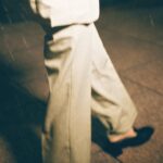 Hiccorohee Instagram - 以前otona MUSEさんでカラースーツの特集してもろた時の写真 芸人はじめたての頃は女芸人らしく明るい色の衣装を着ろとかスカートにしろと事務所に散々言われてたなあと思い出しました なんで私がやってることやのに私が好きじゃないべべを着なあかんのかほんまにわからんかったし 怒られるたび口答えしてはしばかれ、でもほんまになんの関係があるねんなと思っていたので好き勝手していました そのうち事務所ももう私のことは諦めて私は治外法権と呼ばれるようになります あの時期から10年くらい経って、今は多くの女性が真似してくれてるときいて驚くしうれしいし、多くの男性がスタイリングを褒めてくれ驚くし、特集までしてもろてありがたかったです 今でも女芸人の後輩たちから衣装について相談されることもあるが、私はおしゃれでもなんでもないので気の利いたアドバイスはしてやれんけど、 芸風とか着るもんとか結局選べるものって自分からしか出てこないから、自分からしか出てこない感性を大事にしたいねと言うてます あの頃は好き勝手やるなら普通の人の倍努力して結果だして黙らせるしかないと思ってやっていたなと思い出してなんか懐かしくなった インスタグラムは気軽に発信したいのでネットニュースにしないでもらえると助かります いつも理解してくれてありがとうございます #otonaMUSE