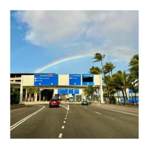 Higuchi Kaede Instagram - Thanks for winter vacation✈️🏖️☀️🌺

お休みをいただいて家族で旅行してきました！
風邪引いたりして大変でしたが…🤧良い経験。

今回は初めて行く場所ばかりでした❗️
何投稿かに分けて写真アップします📷✨

お土産もらってない人は連絡くださーい🤭
事務所の控え室にも置いてあるのでご自由に🌈

#hawaii #hawaiitrip 
#kaeteて誰やねん✋
#ハンバーガー何円すんねん✋
#老後住めるか不安になってきた✋
#でもまた行くからな😤
#iphone15proカメラ最強📸