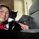 Hikaru Shida Instagram - Bestie👩❤️🐈‍⬛ #lifewithcats #hikarushida #ねこのいる生活