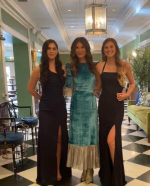 Hilary Shepard Instagram - With my daughters at my nieces wedding in NY‼️ 👰‍♀️🍾🥂🥂