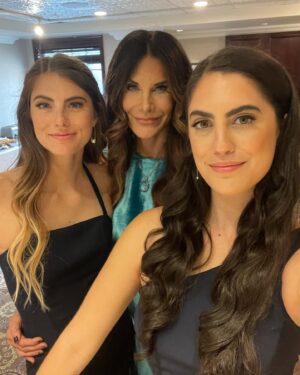 Hilary Shepard Instagram - With my daughters at my nieces wedding in NY‼️ 👰‍♀️🍾🥂🥂