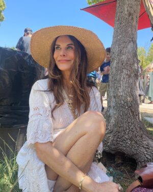 Hilary Shepard Instagram - 💗🐚🪐Hope all you mothers and aunties and friends and caregivers had a beautiful #mothersday! So grateful and lucky I got to spend it with my girls going to the #renaissancefair ! Def giving  the good #divatox from the last episode of #turbo !We missed our @dhlovelife though!🏴‍☠️‼️💋❤️👯‍♀️👯‍♀️ (scroll to the last video)