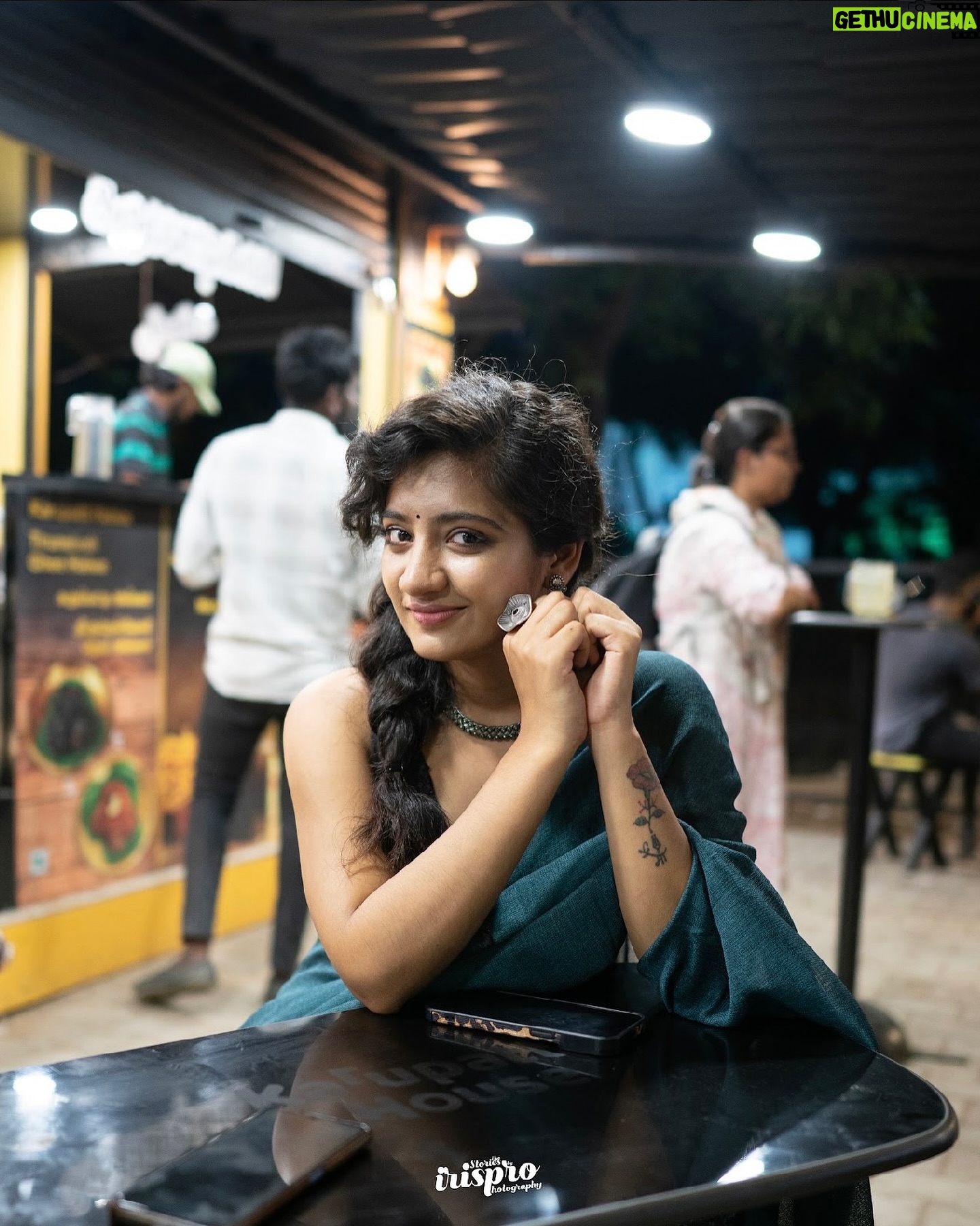 Hima Bindhu Instagram - Chai time is my happy time. βοΈπ #ChaiJoy Designer / Stylist : @ratikhavenugopal Camera: @mramvigneshphotography Team / Garnent: @flauntbyratikha @myurabyanithaprabhu @thatpondygirl MUAH: @seldonartistry ... #stylist #dress #stylingtips #laceless #sareeblousedesigns #sareereels #chennaistylist #kollywood #cinemastyle #costumedesigners #filmdesigner #customsaree