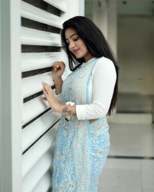 Hima Bindhu Instagram - Sky☁️❄️blue🩵 saree @style_in_threads_ 

Wrapped in sky blue hues, she painted the day with her grace.

#love #instagood #photooftheday #fashion #me #art #repost #saree #blue