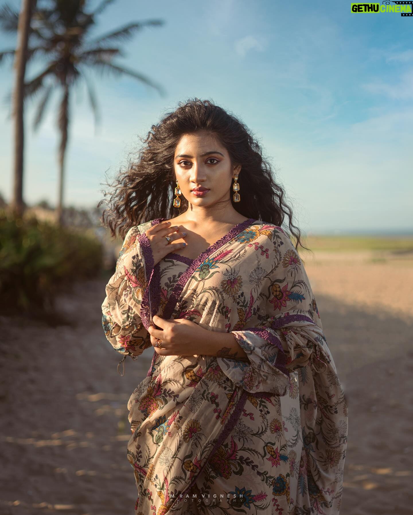 Hima Bindhu Instagram - FIERCE ATTITUDE ✨Gleaming All in a dream of the floral world. ... Designer / Stylist : @ratikhavenugopal Camera: @mramvigneshphotography @irisproweddingphotography Team / Garnent: @flauntbyratikha @myurabyanithaprabhu @thatpondygirl MUAH: @seldonartistry ... #stylist #dress #stylingtips #laceless #sareeblousedesigns #sareereels #chennaistylist #kollywood #cinemastyle #costumedesigners #filmdesigner #customsaree #himabindhu