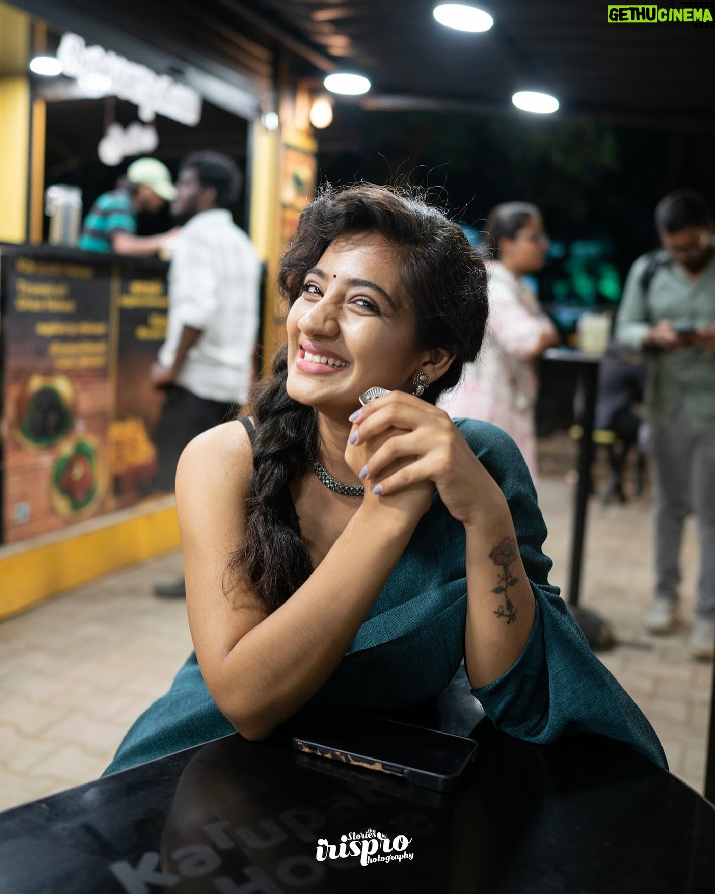 Hima Bindhu Instagram - Chai time is my happy time. βοΈπ #ChaiJoy Designer / Stylist : @ratikhavenugopal Camera: @mramvigneshphotography Team / Garnent: @flauntbyratikha @myurabyanithaprabhu @thatpondygirl MUAH: @seldonartistry ... #stylist #dress #stylingtips #laceless #sareeblousedesigns #sareereels #chennaistylist #kollywood #cinemastyle #costumedesigners #filmdesigner #customsaree