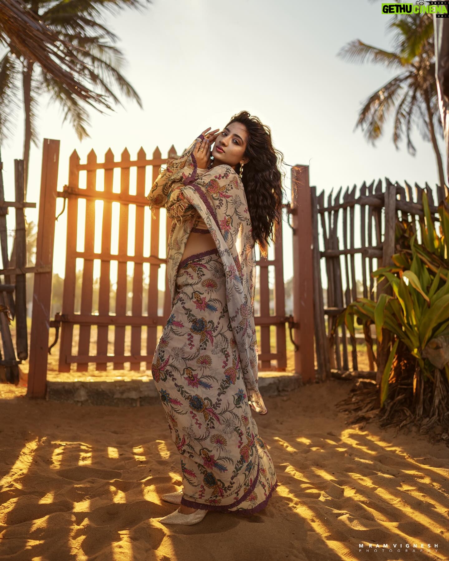 Hima Bindhu Instagram - All in a dream of the floral world. ... Designer / Stylist : @ratikhavenugopal Camera: @mramvigneshphotography Team / Garnent: @flauntbyratikha @myurabyanithaprabhu @thatpondygirl MUAH: @seldonartistry ... #stylist #dress #stylingtips #laceless #sareeblousedesigns #sareereels #chennaistylist #kollywood #cinemastyle #costumedesigners #filmdesigner #customsaree #himabindhu