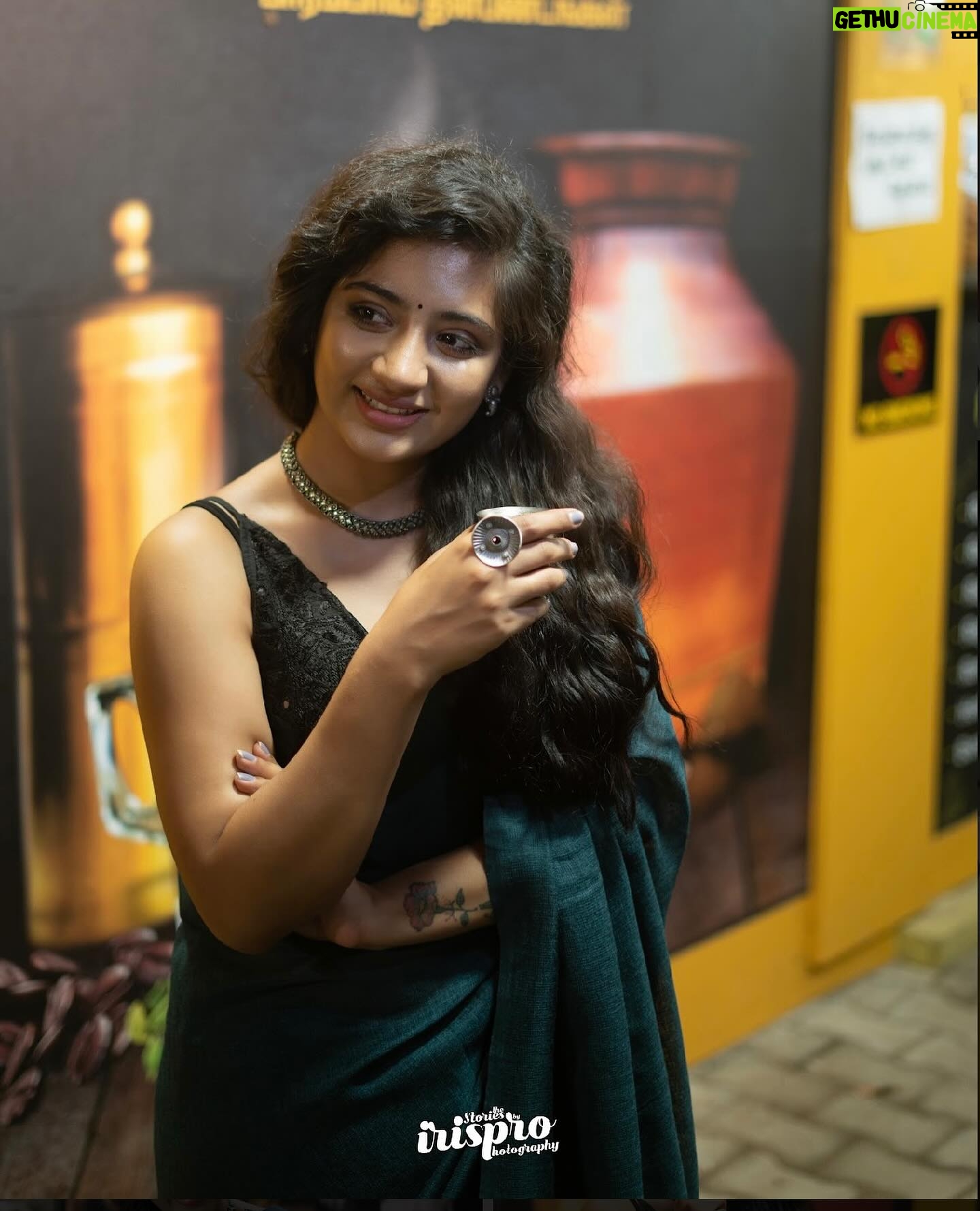 Hima Bindhu Instagram - A girl and her chai—pure bliss. ☕️🍀🌸 #ChaiMagic 🪬 Designer / Stylist : @ratikhavenugopal Camera: @mramvigneshphotography Team / Garnent: @flauntbyratikha @myurabyanithaprabhu @thatpondygirl MUAH: @seldonartistry ... #stylist #dress #stylingtips #laceless #sareeblousedesigns #sareereels #chennaistylist #kollywood #cinemastyle #costumedesigners #filmdesigner #customsaree