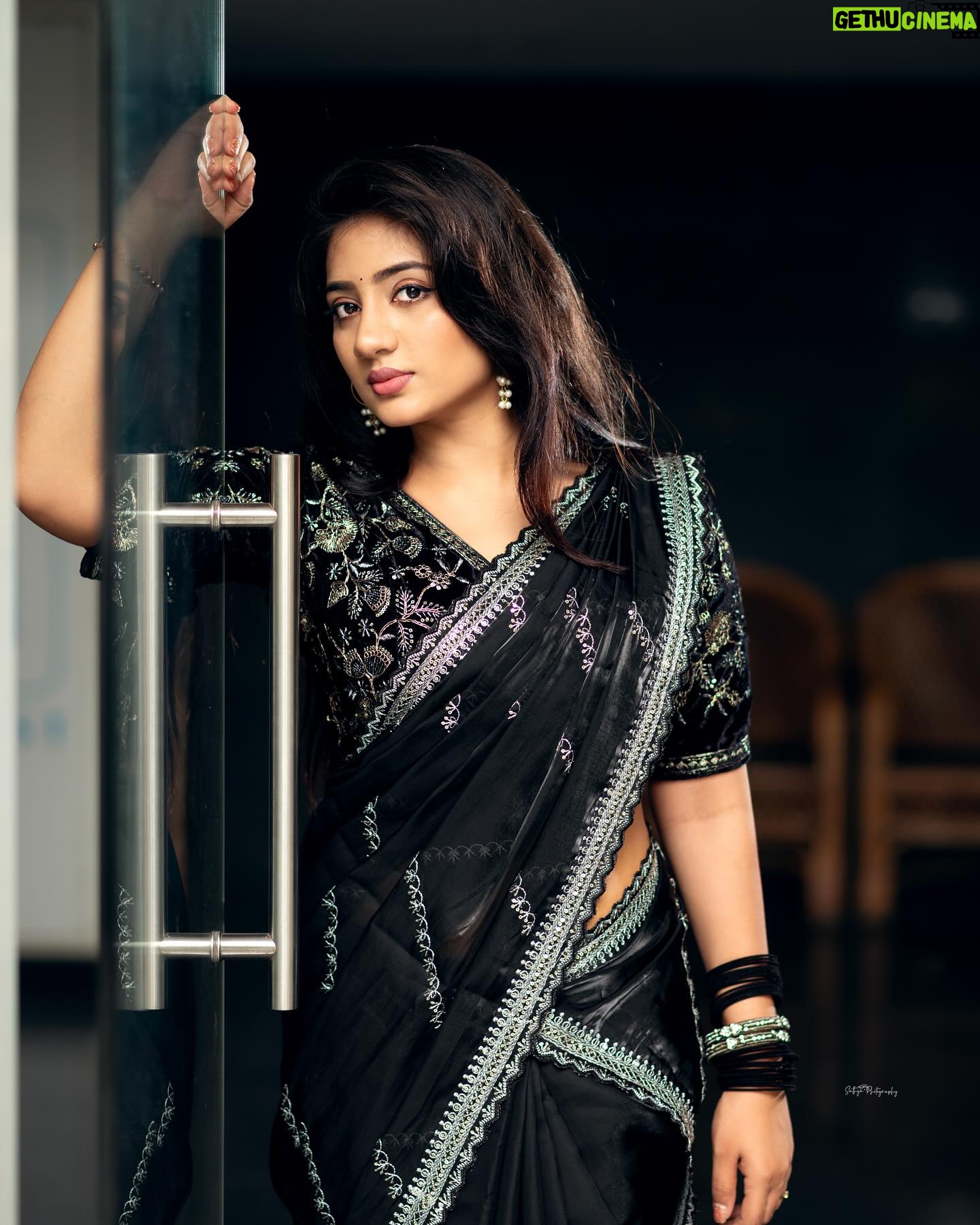 Hima Bindhu - 48.7K Likes - Totally feeling the vibes of black and silver! Rocking that timeless elegance in every fold. This stunning saree is a creation by @style_in_threads_
Pc @sathyaphotography3
🌟🖤 #sareeswag #saree #dazzling #styleinthreads #elegance