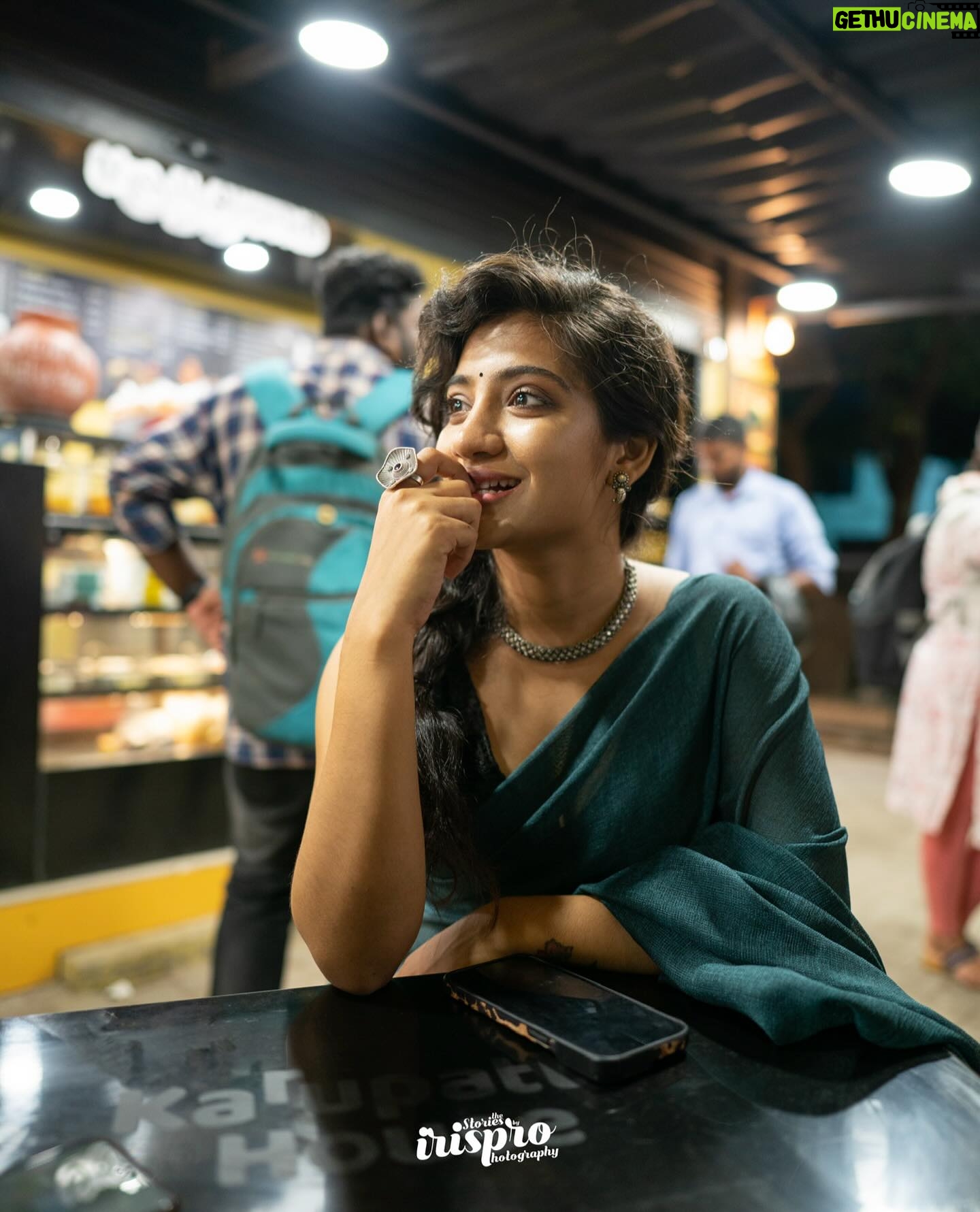 Hima Bindhu Instagram - A girl and her chai—pure bliss. ☕️🍀🌸 #ChaiMagic 🪬 Designer / Stylist : @ratikhavenugopal Camera: @mramvigneshphotography Team / Garnent: @flauntbyratikha @myurabyanithaprabhu @thatpondygirl MUAH: @seldonartistry ... #stylist #dress #stylingtips #laceless #sareeblousedesigns #sareereels #chennaistylist #kollywood #cinemastyle #costumedesigners #filmdesigner #customsaree
