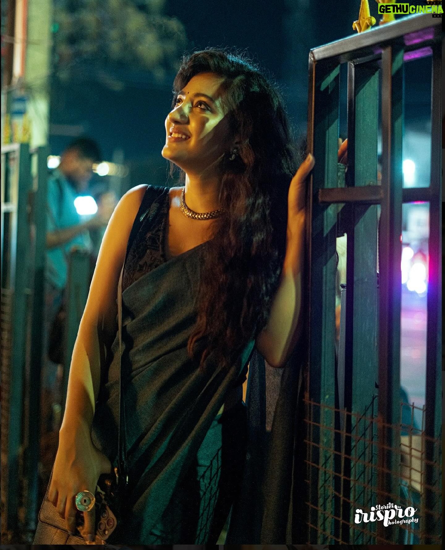 Hima Bindhu Instagram - A girl and her chai—pure bliss. ☕️🍀🌸 #ChaiMagic 🪬 Designer / Stylist : @ratikhavenugopal Camera: @mramvigneshphotography Team / Garnent: @flauntbyratikha @myurabyanithaprabhu @thatpondygirl MUAH: @seldonartistry ... #stylist #dress #stylingtips #laceless #sareeblousedesigns #sareereels #chennaistylist #kollywood #cinemastyle #costumedesigners #filmdesigner #customsaree