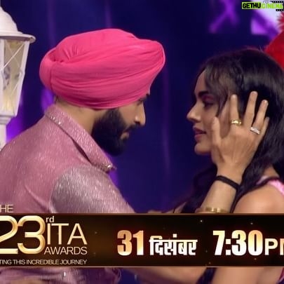 Himanshi Parashar Instagram - Angad aur Sahiba ne lagaaye ITA Awards ki shaam mein chaar chaand aur apni khoobsurat performance se jeeta sabka dil!❤️ Dekhiye, #23rdITAAwards, 31st December, shaam 7:30 baje, StarPlus aur Disney Hotstar par. @himanshiparashar @vijayendrakumeria @theitaofficial @colgatein @epsonindia @garnierindia @cadburydairymilksilk @lenovo_india @vaselineindia @marutisuzukiofficial #itaawards #ita2023 #itastar31dec