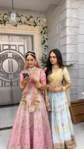 Himanshi Parashar Instagram - Ab m shadi k lea taiyaar hu 😉 #sahiba #seerat #mongasisters #sisters #terimeridoriyaann
