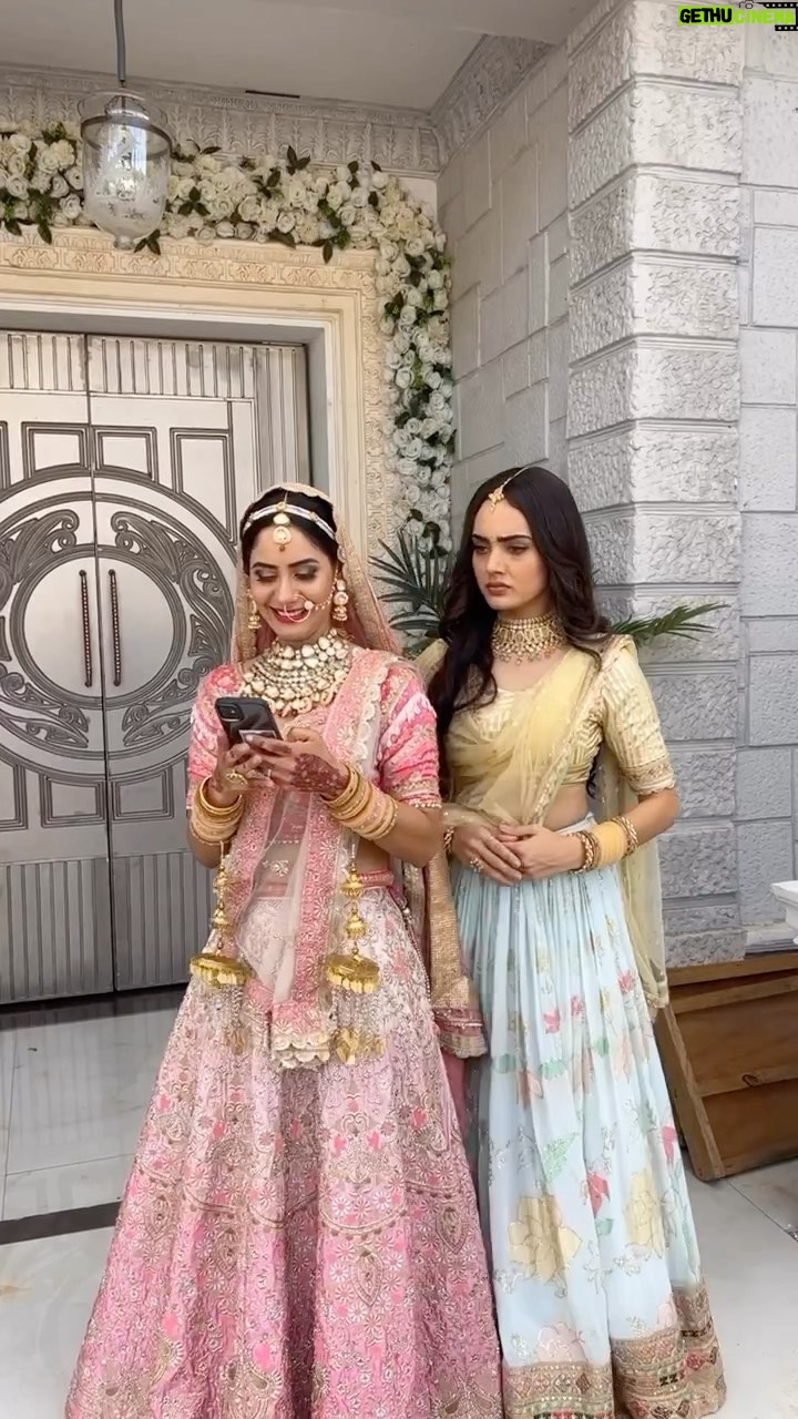 Himanshi Parashar - 542.6K Likes - Ab m shadi k lea taiyaar hu 😉
#sahiba #seerat #mongasisters #sisters #terimeridoriyaann