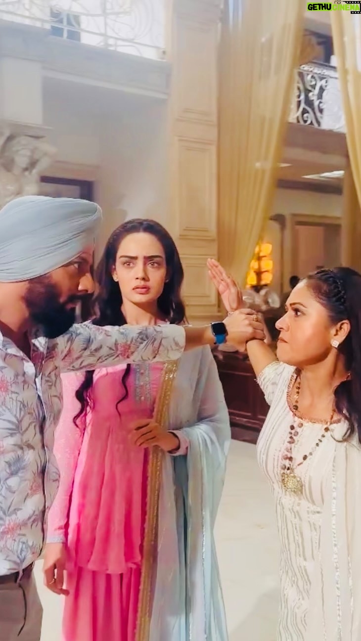 Himanshi Parashar - 35.1K Likes - Kya maine galat kiya 😐 ??
.
.
Video credit:- @jatin.s.arora