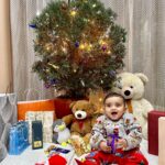 Himanshi Parashar Instagram – I bet Santa Claus couldn’t be any cuter ♥️
But don’t expect gifts from me as I am expecting them from you, because this Santa takes gift😅
Mumma @chestha0396 and Masi @poorvajairamani dressed me up and yeah they did a pretty decent job👌🏻😍
Outfit : @maxfashionindia 
#christmas #firstchristmas #wintershoot #christmasdecor #christmastree #redandwhitechristmas #instagram #reelsinstagram