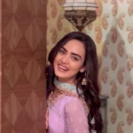 Himanshi Parashar Instagram - Tu bas ik awaz lagana💕 . #udjakaalekaawan #hasteraho #indianoutfits