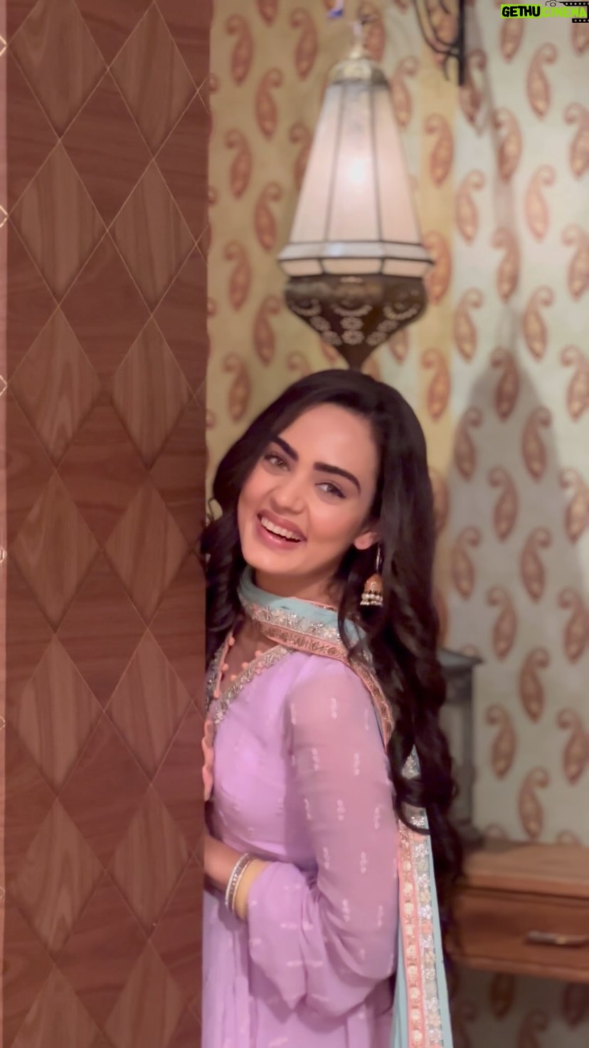 Himanshi Parashar - 54.1K Likes - Tu bas ik awaz lagana💕
.
#udjakaalekaawan #hasteraho #indianoutfits