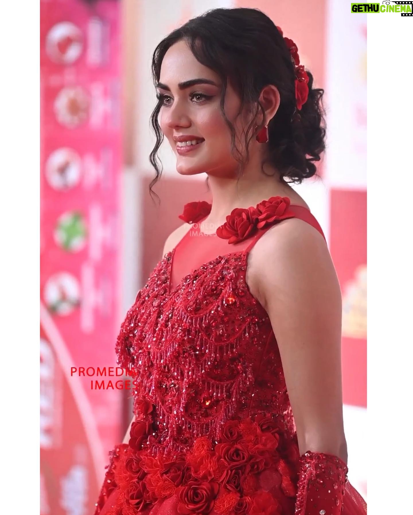 Himanshi Parashar - 53.8K Likes - Star Parivaar Awards 2023❤️
.
#awardsnight