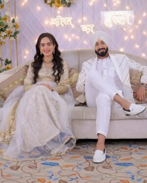 Himanshi Parashar Instagram - #Veerat ki shaadi  में #sahan deewana!!!!!!