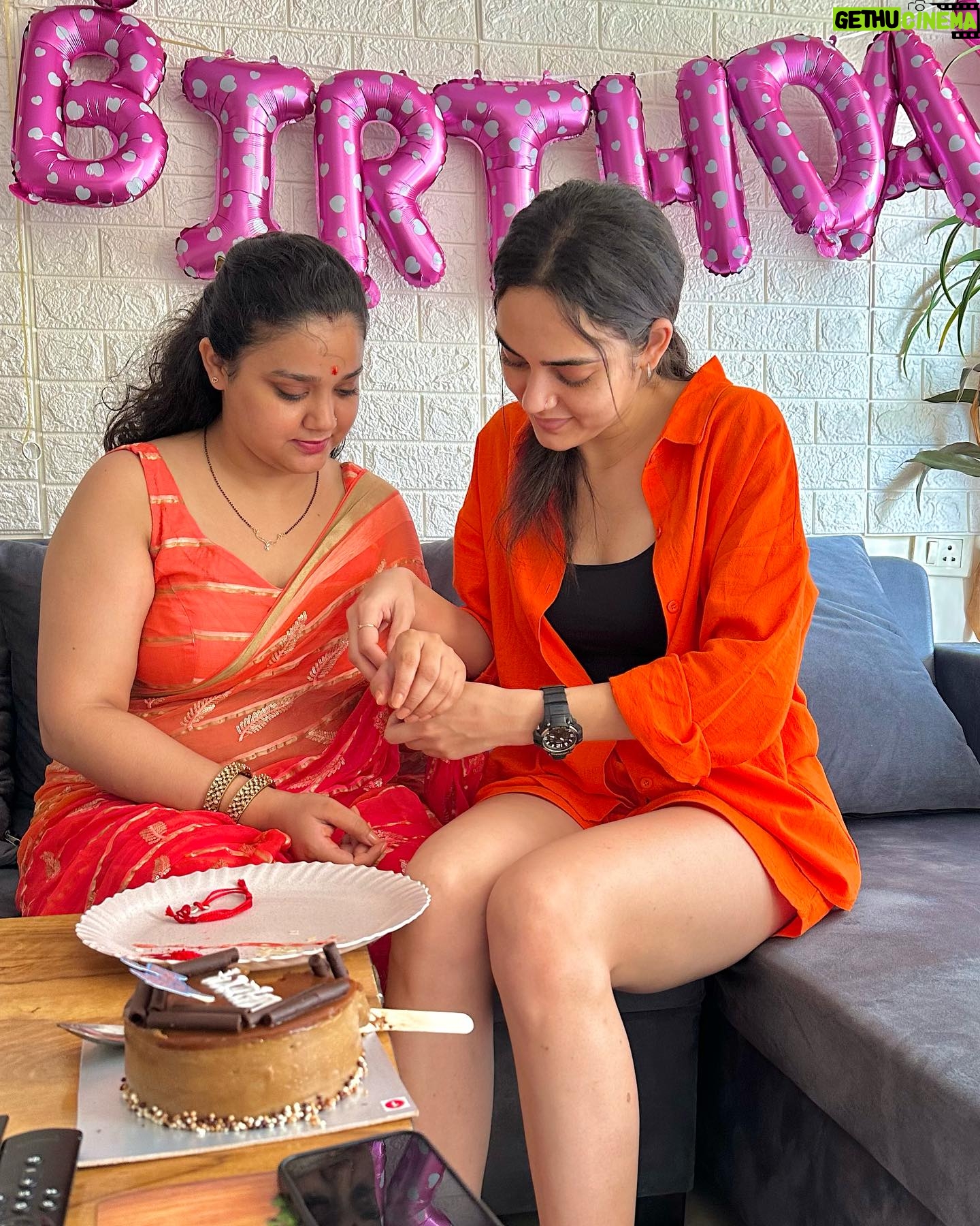 Himanshi Parashar - 57.1K Likes - Family💕
Happy Raksha Bandhan🧡
.
#family #rakshabandhan