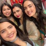 Himanshi Parashar Instagram – Apne❤️
Ps- @chestha0396 not a single picture together Bhabhi🙃 
.
#family