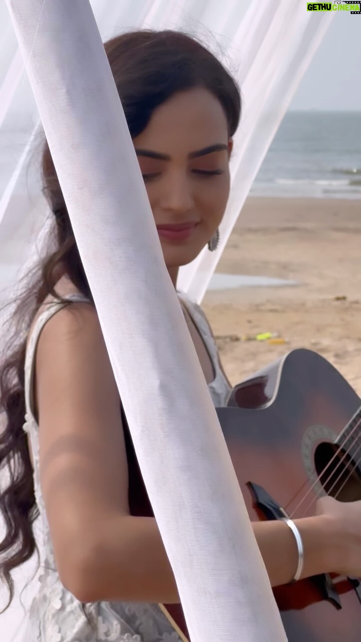 Himanshi Parashar - 65.5K Likes - Mai te Sahiba hoyi🦋
.
Perfect song for this one💫
#sahiba #terimeridoriyaann