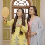 Himanshi Parashar Instagram - Ek raaz ki baat bataun, Jhanak se mil kar aapka bhi reaction yehi hone wala hai! Dekhiye, #Jhanak, kal se, raat 10:30 baje, @starplus aur Disney Hotstar par.
