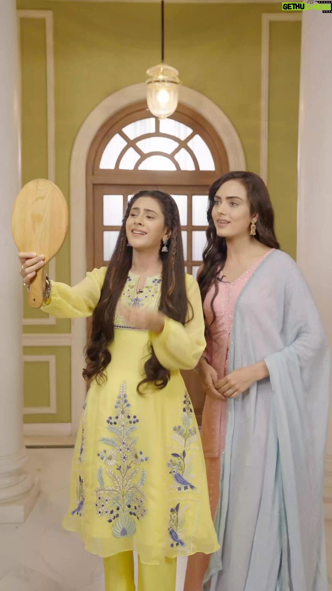 Himanshi Parashar - 72.7K Likes - Ek raaz ki baat bataun, Jhanak se mil kar aapka bhi reaction yehi hone wala hai!
Dekhiye,
#Jhanak, kal se, raat 10:30 baje, @starplus aur Disney Hotstar par.
