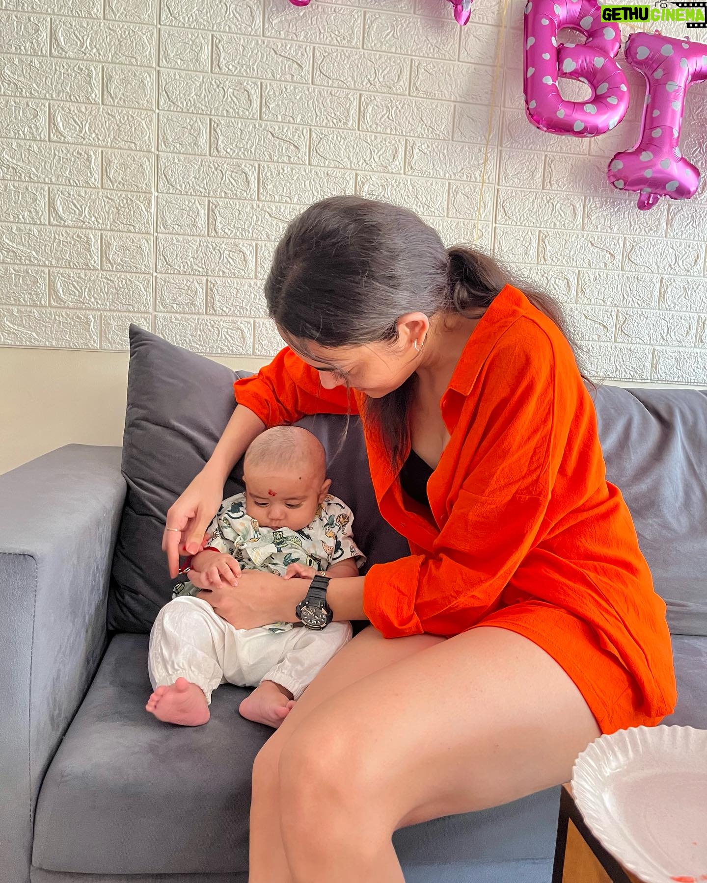 Himanshi Parashar - 57.1K Likes - Family💕
Happy Raksha Bandhan🧡
.
#family #rakshabandhan