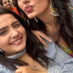 Himanshi Parashar Instagram – Uff yeh Noor 💋 #sisterlove❤️👭💞