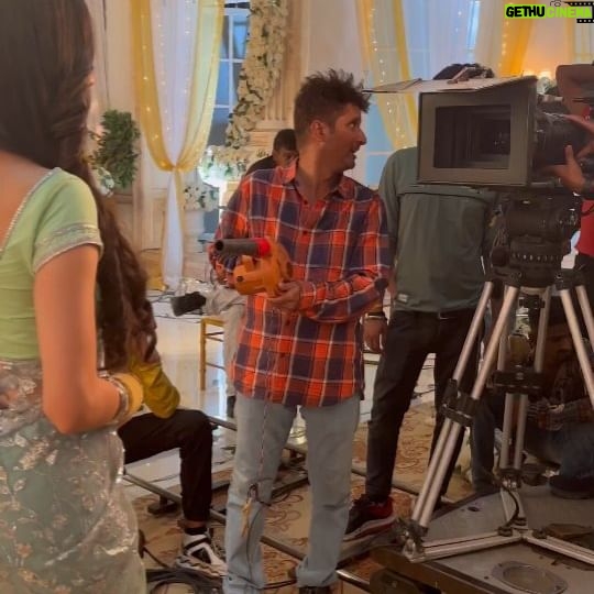 Himanshi Parashar - 36.1K Likes - #bts with our very talented and beautiful @himanshiparashar 💥
My one of the favourite actors😊
Ps- she made us play this song in background 😅
#TeriMeriDoriyaann #sahiba #directoronduty