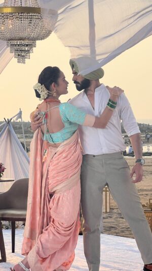 Himanshi Parashar Instagram - #bts #terimeridoriyaan #sahan
You like the scenes… now watch the #bts 😬