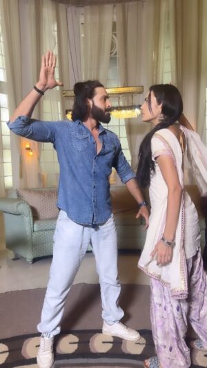 Himanshi Parashar Instagram - We completed 500 episodes with the Grace of God, Love from our Fans and Hard work of our whole #Tmd team. 
We’ll keep working hard… and you keep loving us…. together we’ll cross bigger milestones.
🧿🤗❤️
#tmd #sahan 
P.s : Missed the cast and crew members, who were not shooting today.