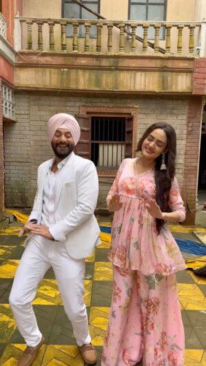 Himanshi Parashar Instagram - One with the pretty One’s #keepcalm 😀
.
.
#calmdown #reelsinstagram #trending #onset #tmd #actors #fun #comedy #sahiba #hansraj